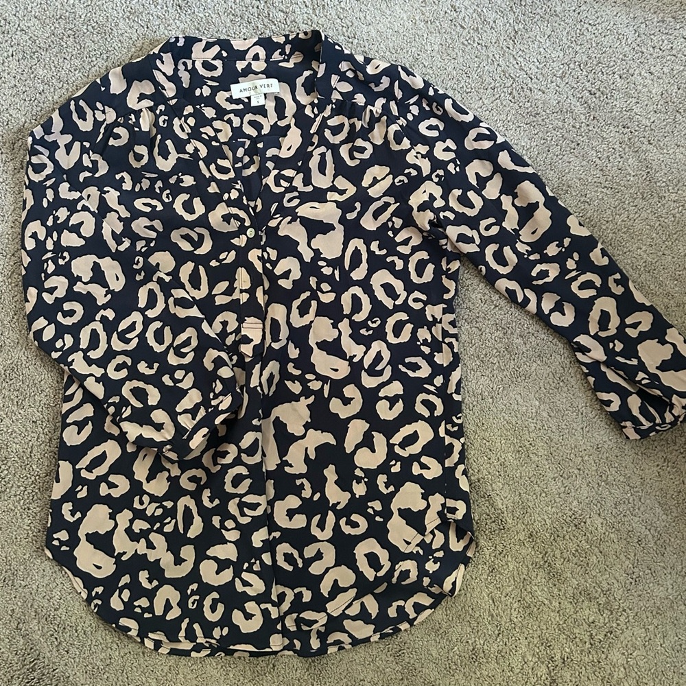 FALL 🍁 Amour Vert Animal Print Silk Top